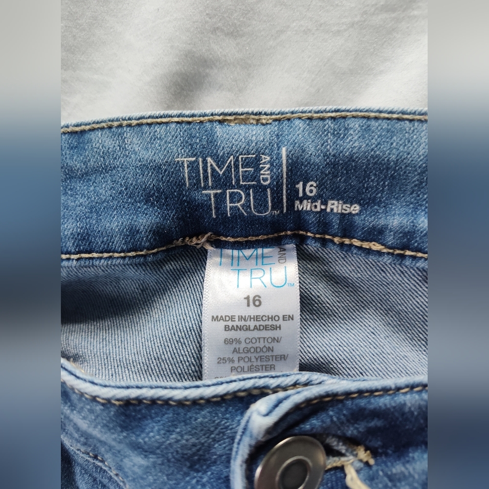 Time and Tru Ladies BlueJean Shorts. Size 16 Mid Rise.  10" Inseam. Distressed. - Picture 2 of 7
